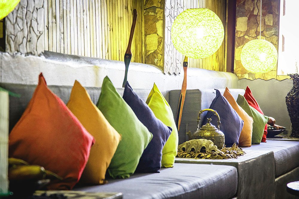 Cojines: Guía Completa para Elegir, Decorar y Disfrutar en tu Hogar 7 cojines de colores